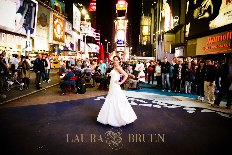 NYC Wedding, Times Square, Laura Bruen, Photographer - Marriott Marquis